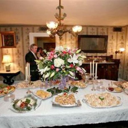 The Elms Bed And Breakfast Natchez Restaurant photo