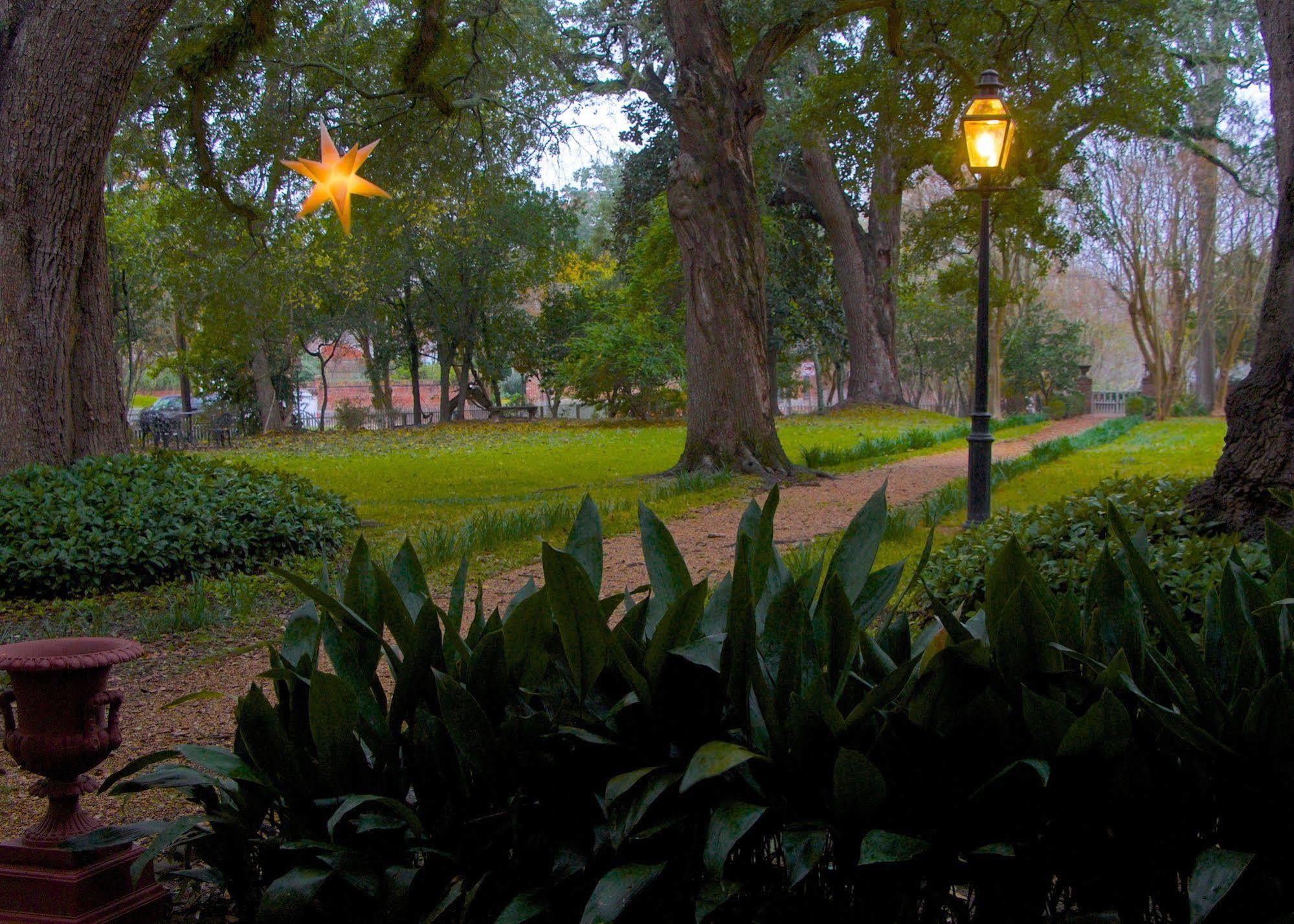 The Elms Bed And Breakfast Natchez Exterior photo