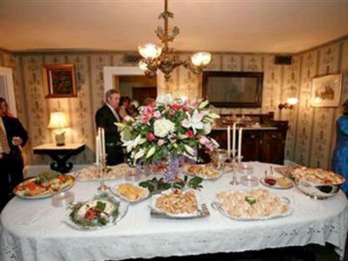 The Elms Bed And Breakfast Natchez Restaurant photo